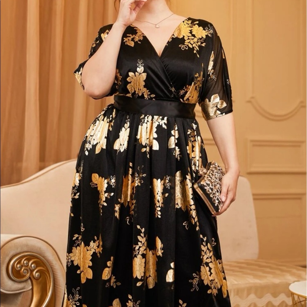 New -‎ Overlap gold floral collar dress